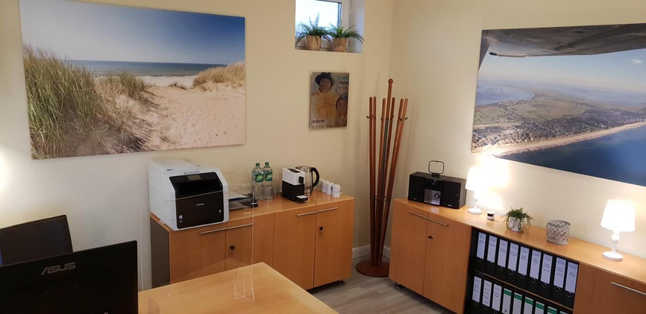 Airport Hotel One Aparthotel Sylt Esterno foto