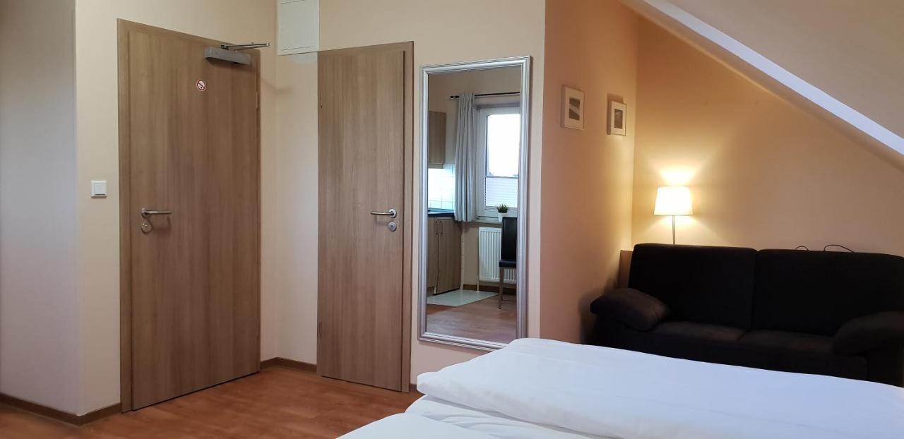 Airport Hotel One Aparthotel Sylt Esterno foto