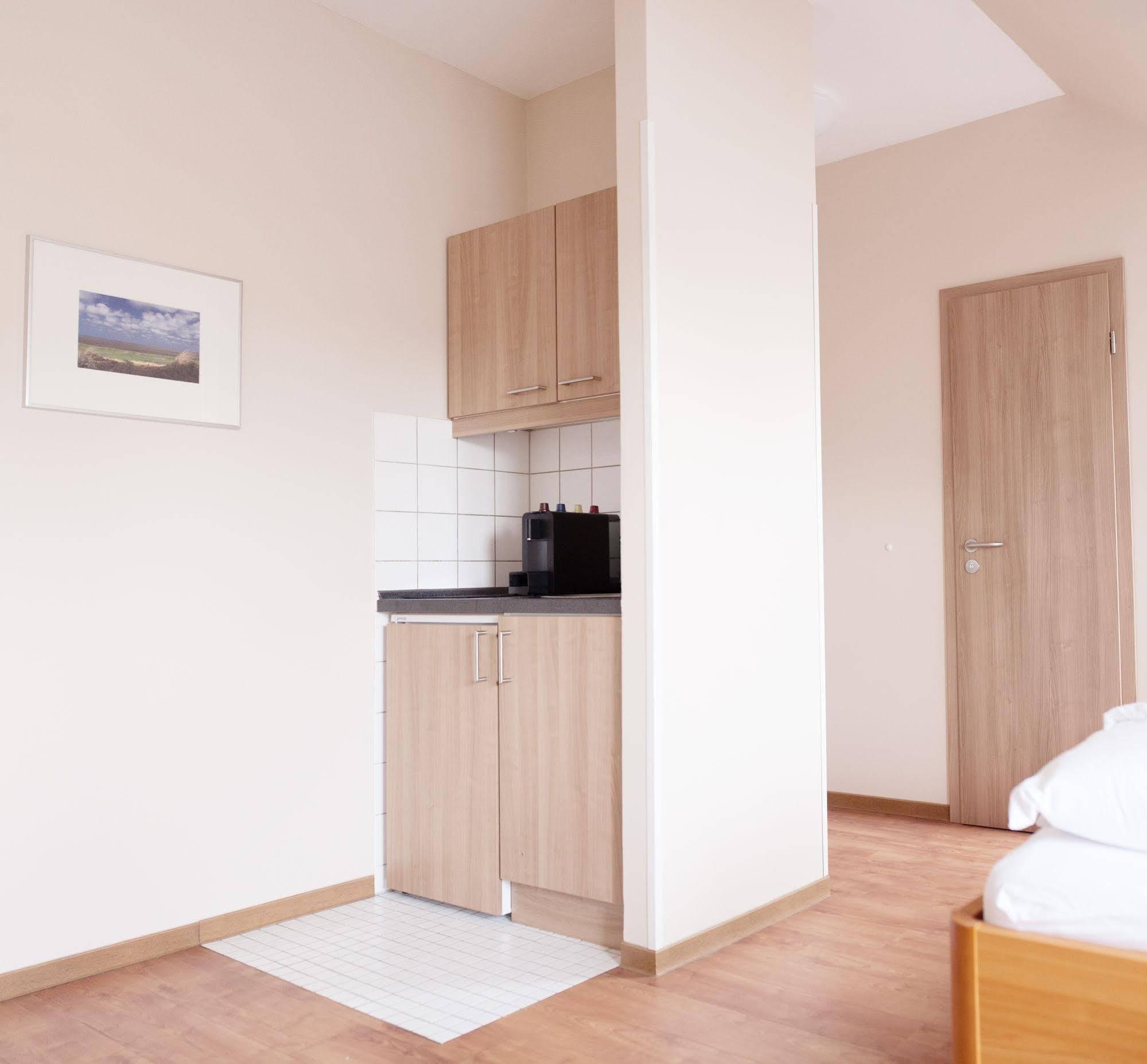 Airport Hotel One Aparthotel Sylt Esterno foto