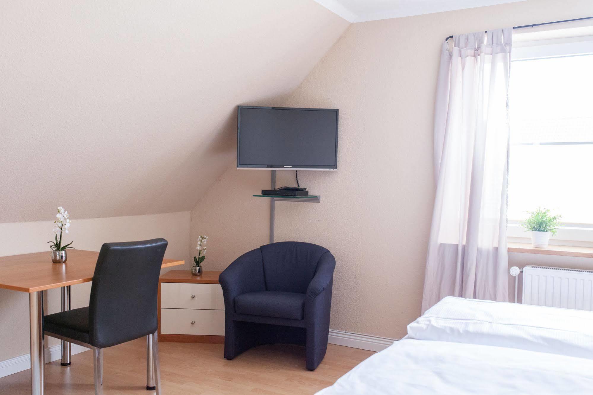 Airport Hotel One Aparthotel Sylt Esterno foto