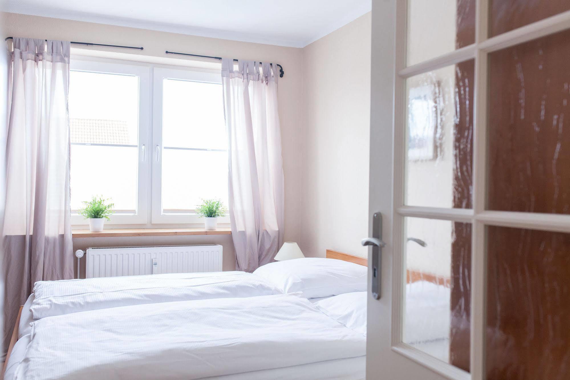 Airport Hotel One Aparthotel Sylt Esterno foto